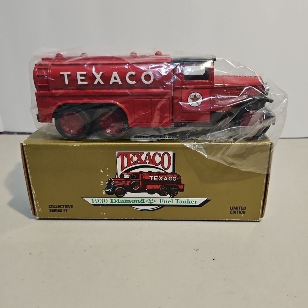 Vintage ERTL Texaco 1930 Diamond Fuel Tanker Diecast Bank Limited Edition 1990
